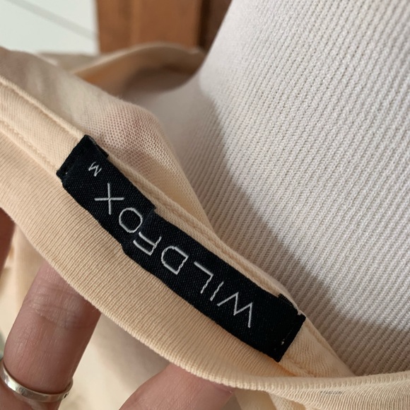 WILDFOX Lucky In Love V-Neck T-Shirt Beige Size M - Picture 3 of 3